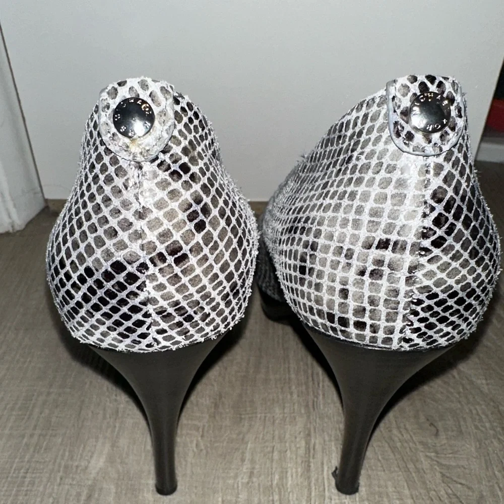 Michael kors snake print peep toe heels size 7.5 brand new - Picture 3 of 3